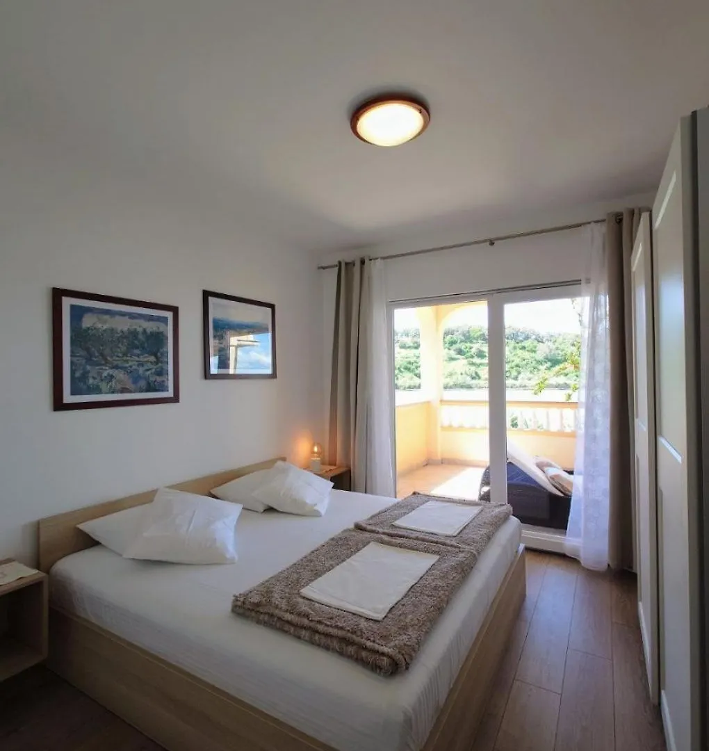 Apartments Anka Kampor 0*,